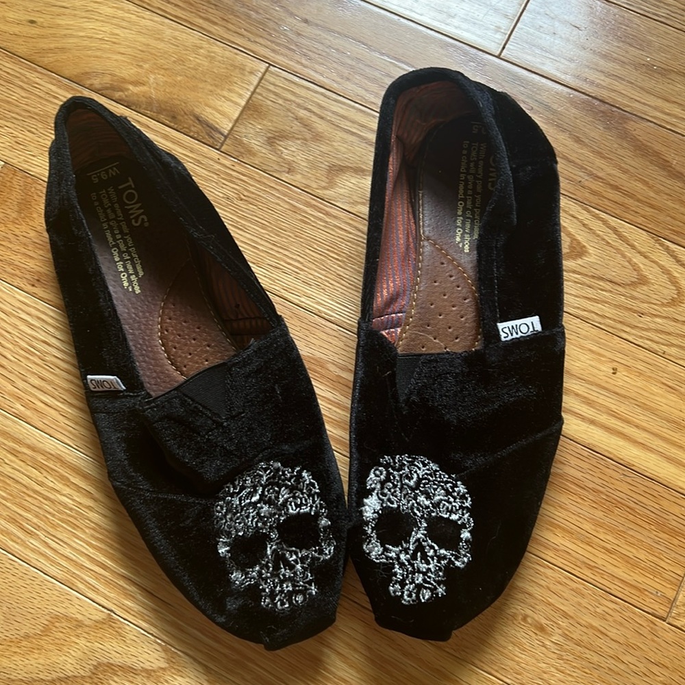 Toms x Neiman Marcus Exclusive Black Velvet Loafers for Silver Skull Embroidery